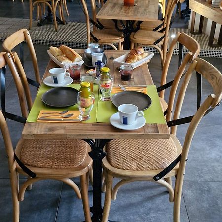 Chambres D'Hotes Du Bistrot D'Ici Saint-Saturnin  Bagian luar foto